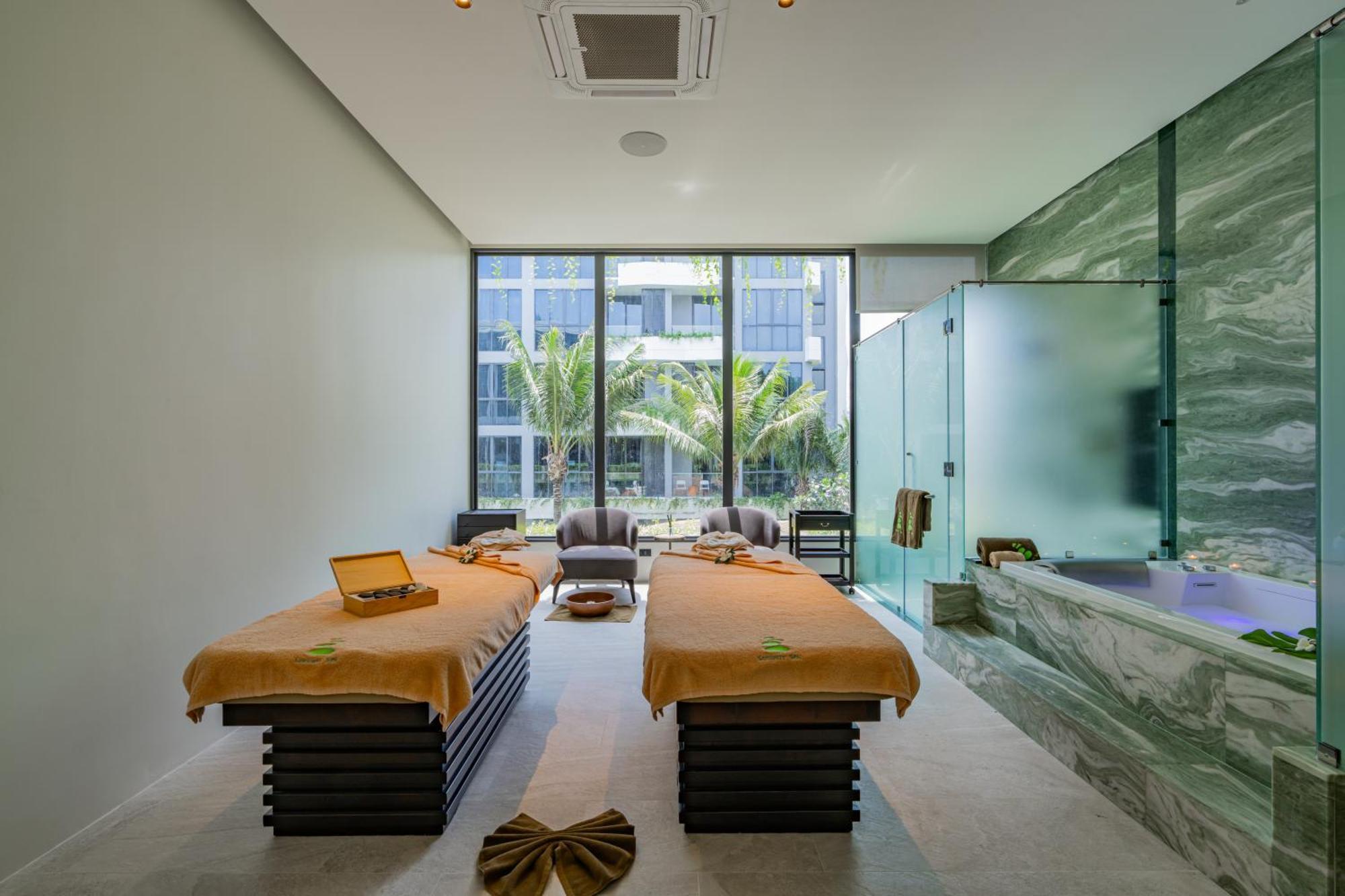 La Green Hotel And Residence Pantai Bang Tao Bagian luar foto