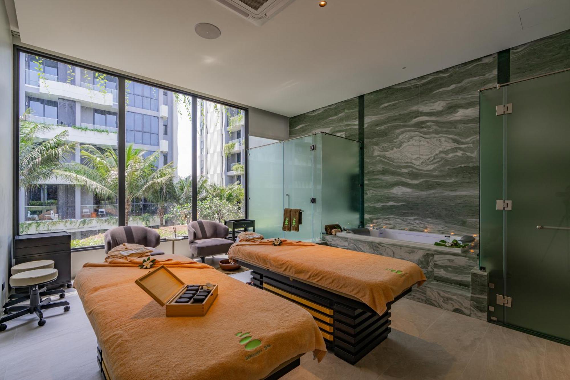 La Green Hotel And Residence Pantai Bang Tao Bagian luar foto